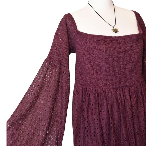NWT Torrid Wine Eyelet Lace Smocked Peasant Top Sz 1 Boho Whimsigoth Romantic - Picture 2 of 6